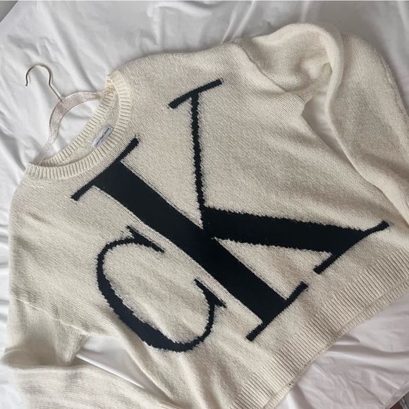 Calvin Klein Designer White sweater - Picture 6 of 12